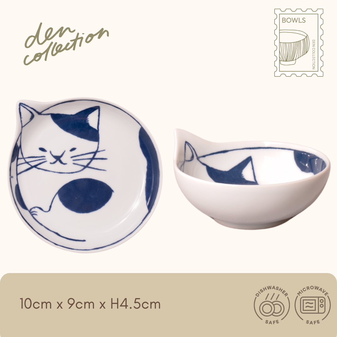 Hasami ware Cozy Neco Bowl – “Patch” design with bold black spots representing a curled sleeping cat. Perfect for side dishes, condiments, or snacks. A blend of traditional Japanese pottery and playful animal motifs. / 波佐見焼「Cozy Neco 小鉢(ブチ)」は、丸くなった黒ぶち猫のデザインが特徴的な小鉢。副菜やおつまみに最適で、可愛さと伝統技術が融合した器。